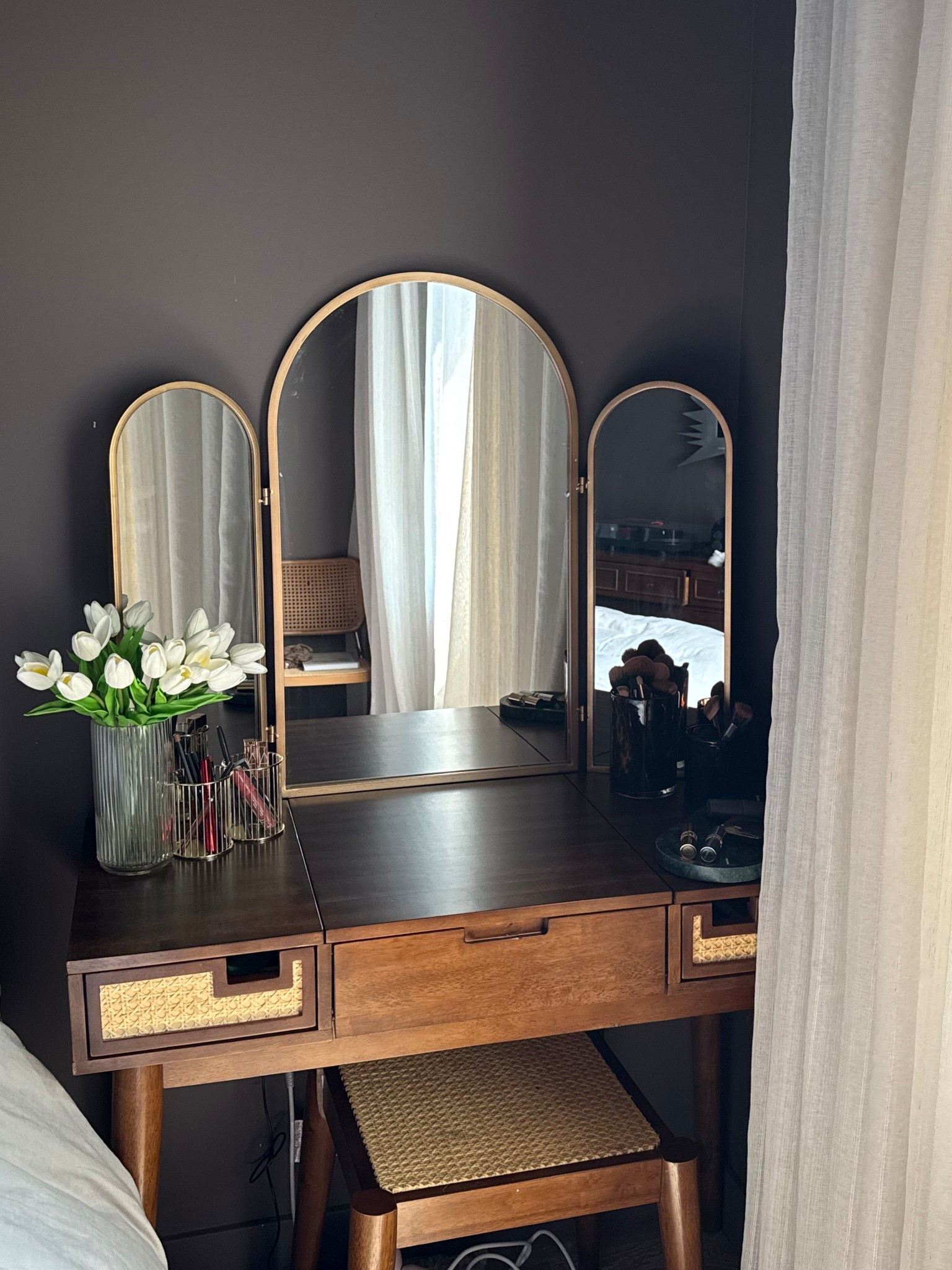 Affordable vanity set up 