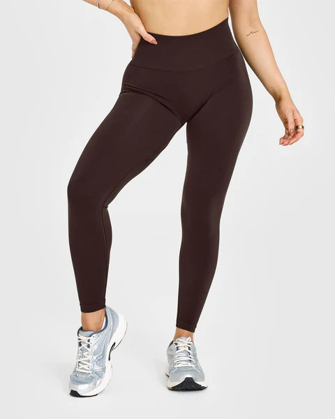Effortless Seamless Leggings with White Logo 
 70% Cocoa | Oner Active (UK / US)