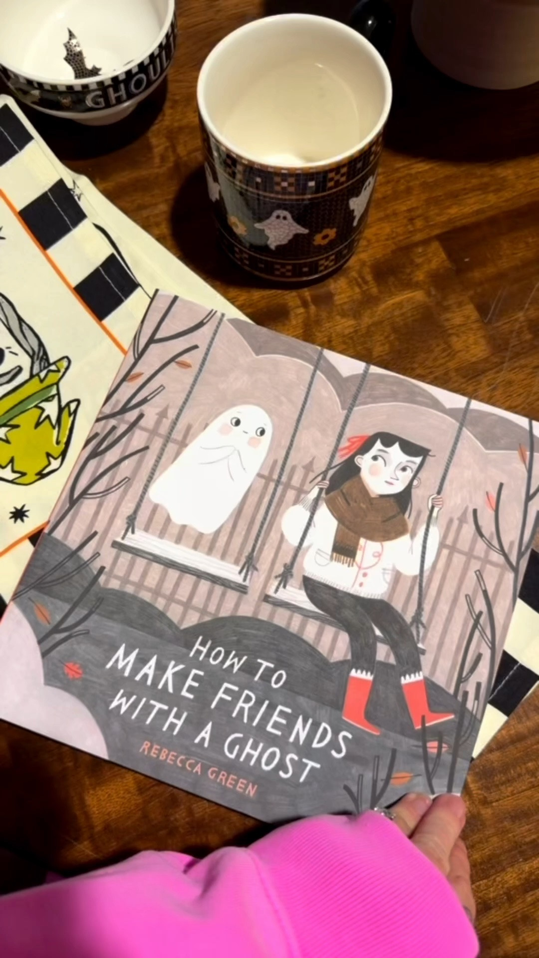 The cutest little Halloween read for spooky season 👻📚

Halloween books, kids books, fall finds, spooky season

#LTKSeasonal