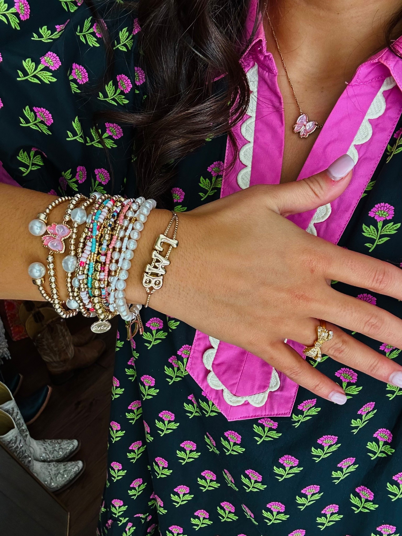 I am OBSESSED with this new Kendra Scott bow bracelet + necklace!!! The perfect gift for you or a friend 🥰🎀



#LTKFindsUnder100 #LTKStyleTip