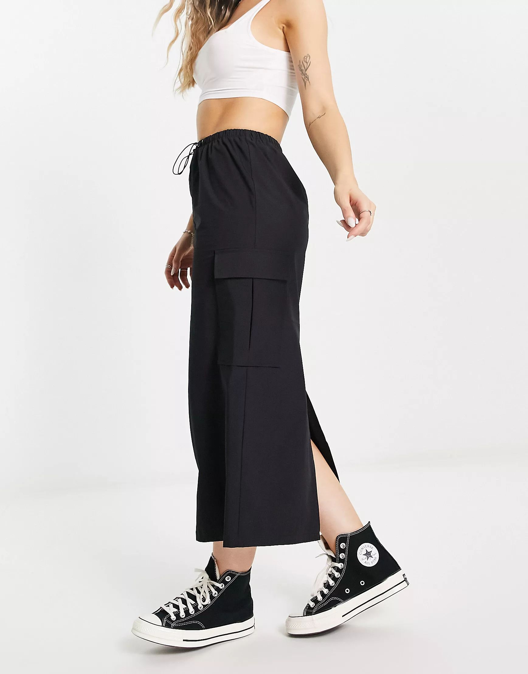 Pull&Bear parachute cargo midaxi skirt in black with toggle detail | ASOS (Global)