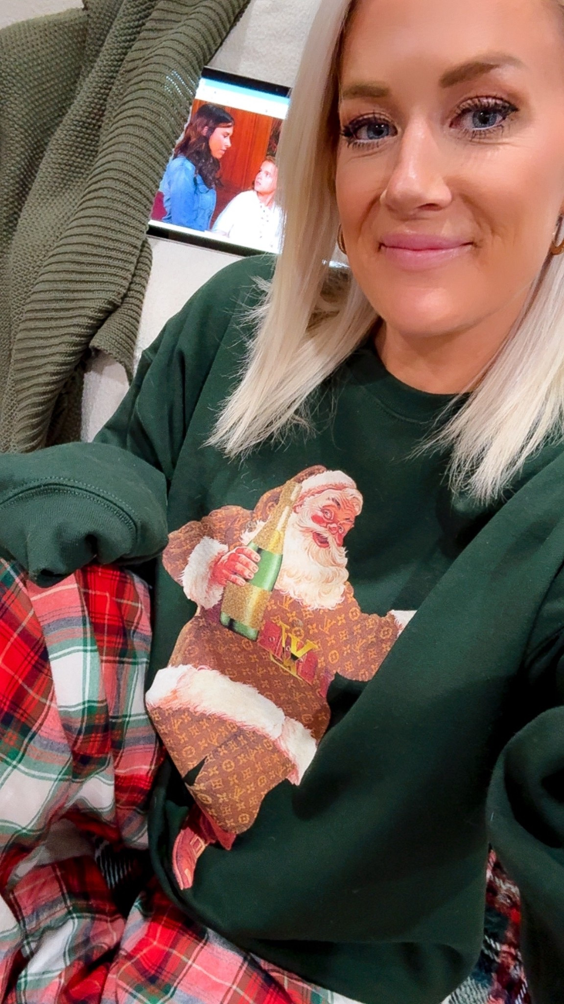 Obsessed with this Santa pullover
Size XL