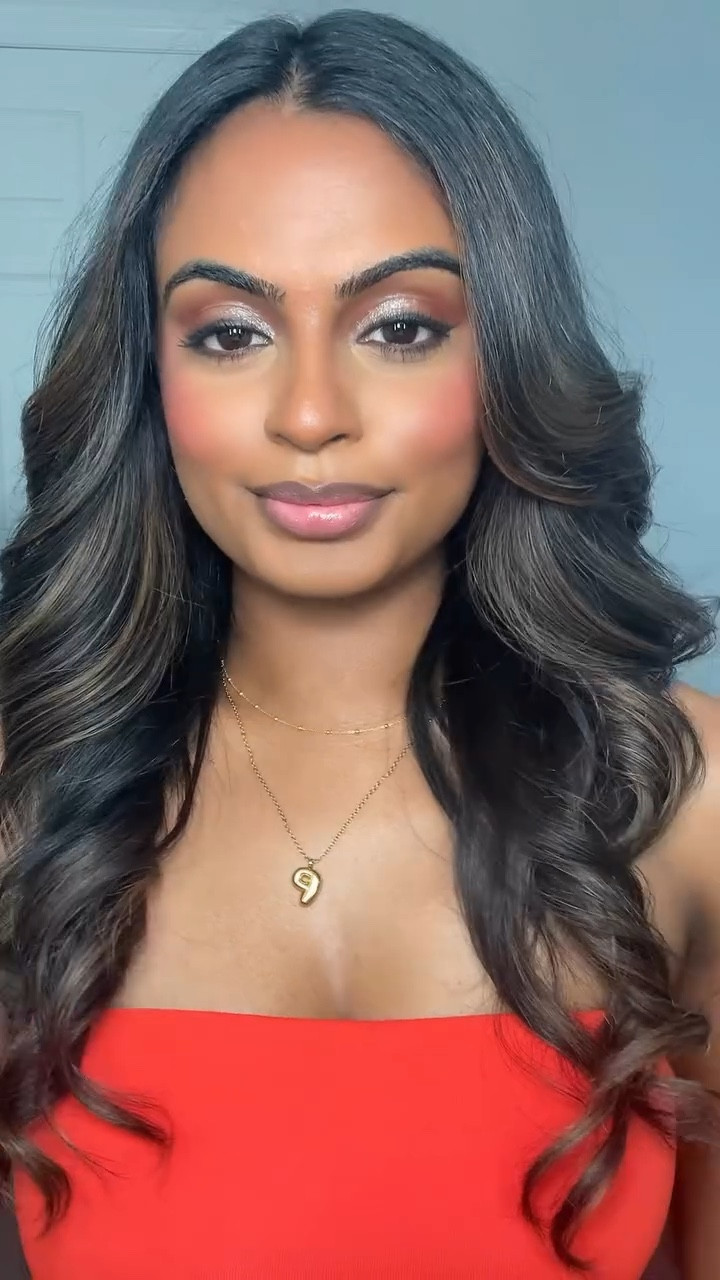 My hair has literally never looked better 🥹

Main products:
@firstaidbeaty Facial Radiance Pads
@olehenriksen Banana Bright Eye Cream
@olehenriksen Strength Trainer Peptide Boost Moisturizer 
@benefitcanada Matte Pore Minimizing Primer
@narssist Soft Matte Complete Concealer in Hazelnut
@hauslabs Triclone Skin Tech Foundation in shade 385
@rarebeauty Bronzer Stick in Full of Life
@rarebeauty Soft Pinch Liquid Blush in Souvenir
@hourglasscosmetics Vanish Airbrush Concealer in Dune
@charlottetilbury Airbrush Flawless Finish Setting Powder in Tan
@colourpopcosmetics Pacific Beach Matte Bronzer
@urbandecaycosmetics Urban Decay Face Bond Powder Blush in Slow Burn
@milanicosmetics Make It Last Setting Spray
@makeupbymario Original Master Mattes Eyeshadow Palette
@urbandecaycosmetics  Shimmer Liquid Eyeshadow in Space Cowboy Intense
@urbandecaycosmetics Moondust Glittery Eyeshadow in Space Cowboy Intense
@benefitcanada Badgal Bang Volumizing Mascara
@clarinscanada Wonder Volume Mascara XXL
@maccosmeticscanada Powder Kiss Liquid Lipcolour in Chestnut
@jasonwubeauty Good Gloss in Raspberry Sorbet
@onesize On ‘Til Dawn Mattifying Waterproof Setting Spray

#concertmakeup #heatproofhair #heatproofmakeup #softglam #softglammakeup #torontocreator #glittereyeshadow #torontomicroinfluencer #torontomakeupartist #toronto