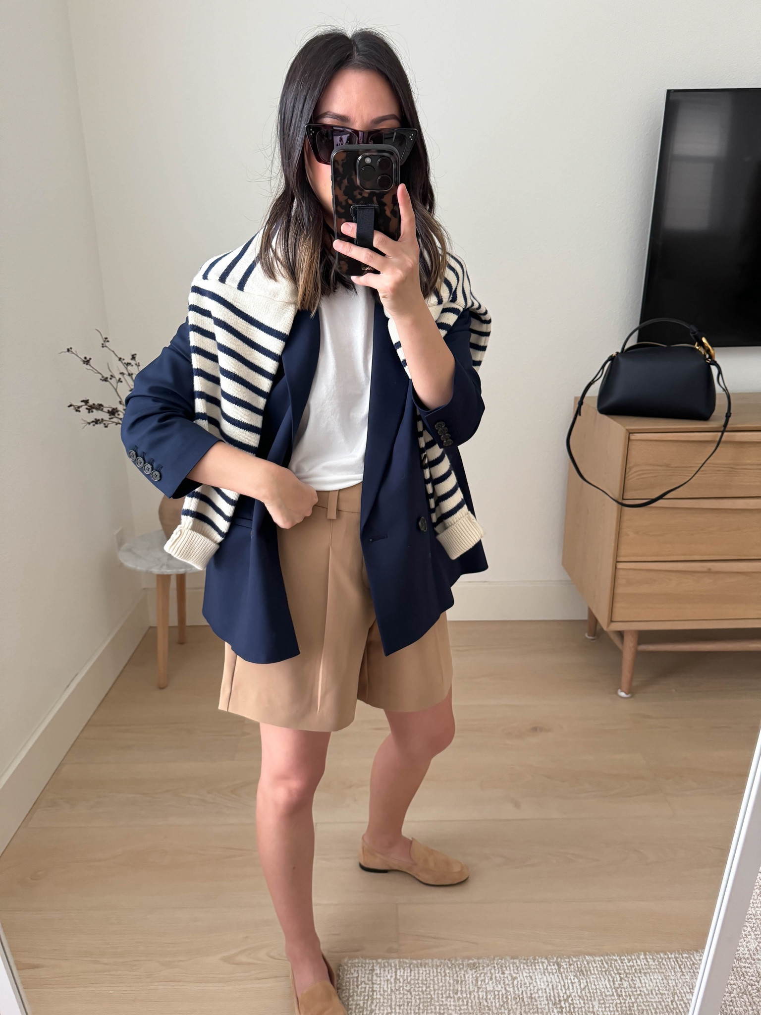 Summer to fall transitional outfits. How to style shorts in the fall. 

J.Crew blazer petite 4 (old)
Everlane tee medium
Calvin Klen shorts 2 
J.Crew loafers 5 (old)
J.Crew sweater small
Celine sunglasses 

#LTKPetite #LTKSaleAlert #LTKSeasonal