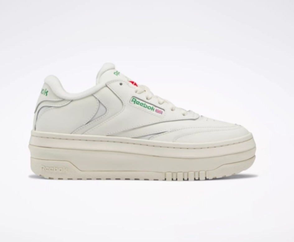 My favorite white chunky sneaker for fall! #whitesneaker #fallshoes

#LTKshoecrush