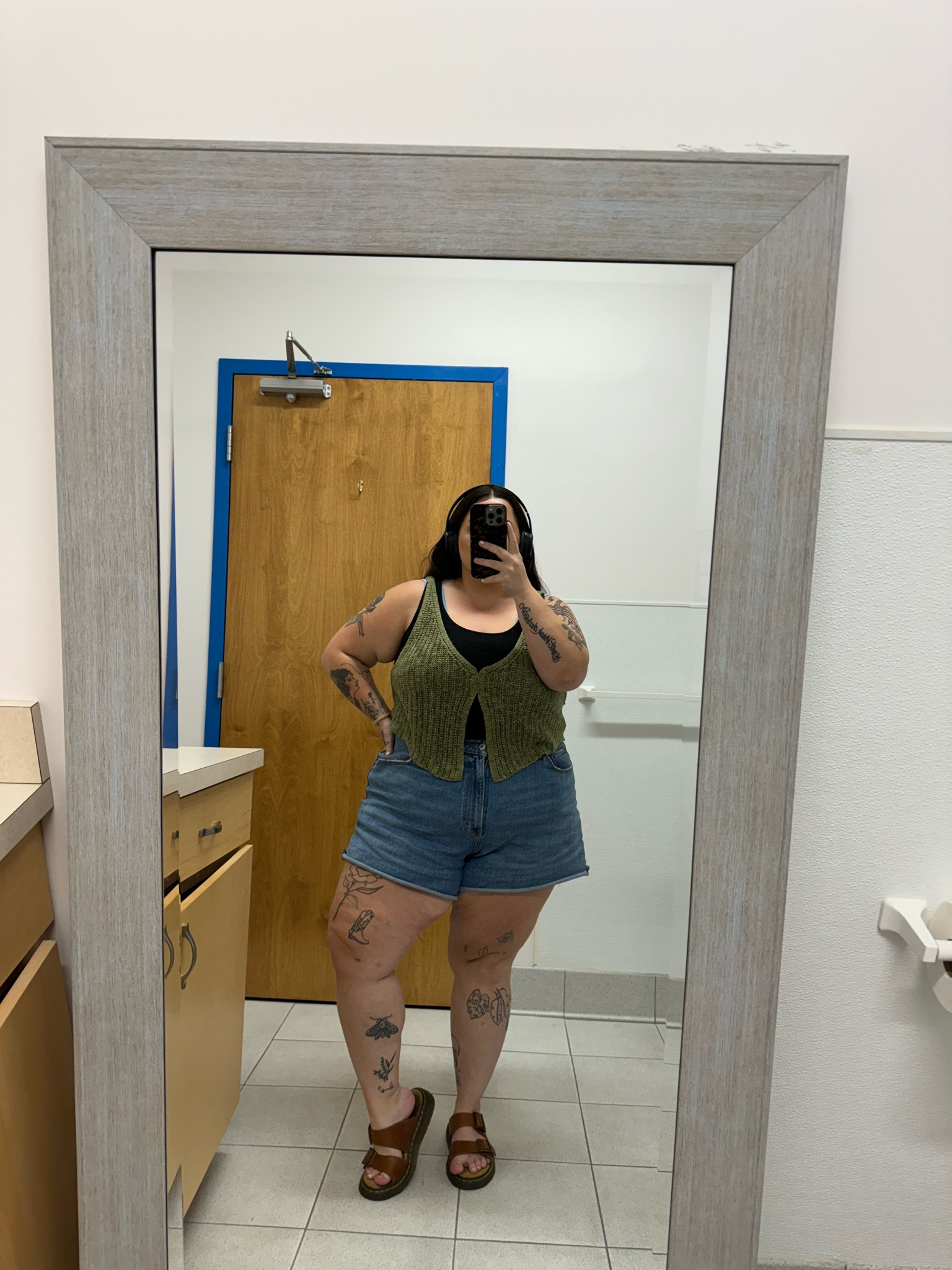 They don’t stock the vest anymore but I linked some alternatives for you! Shorts are a size 36

#LTKSeasonal #LTKStyleTip #LTKPlusSize