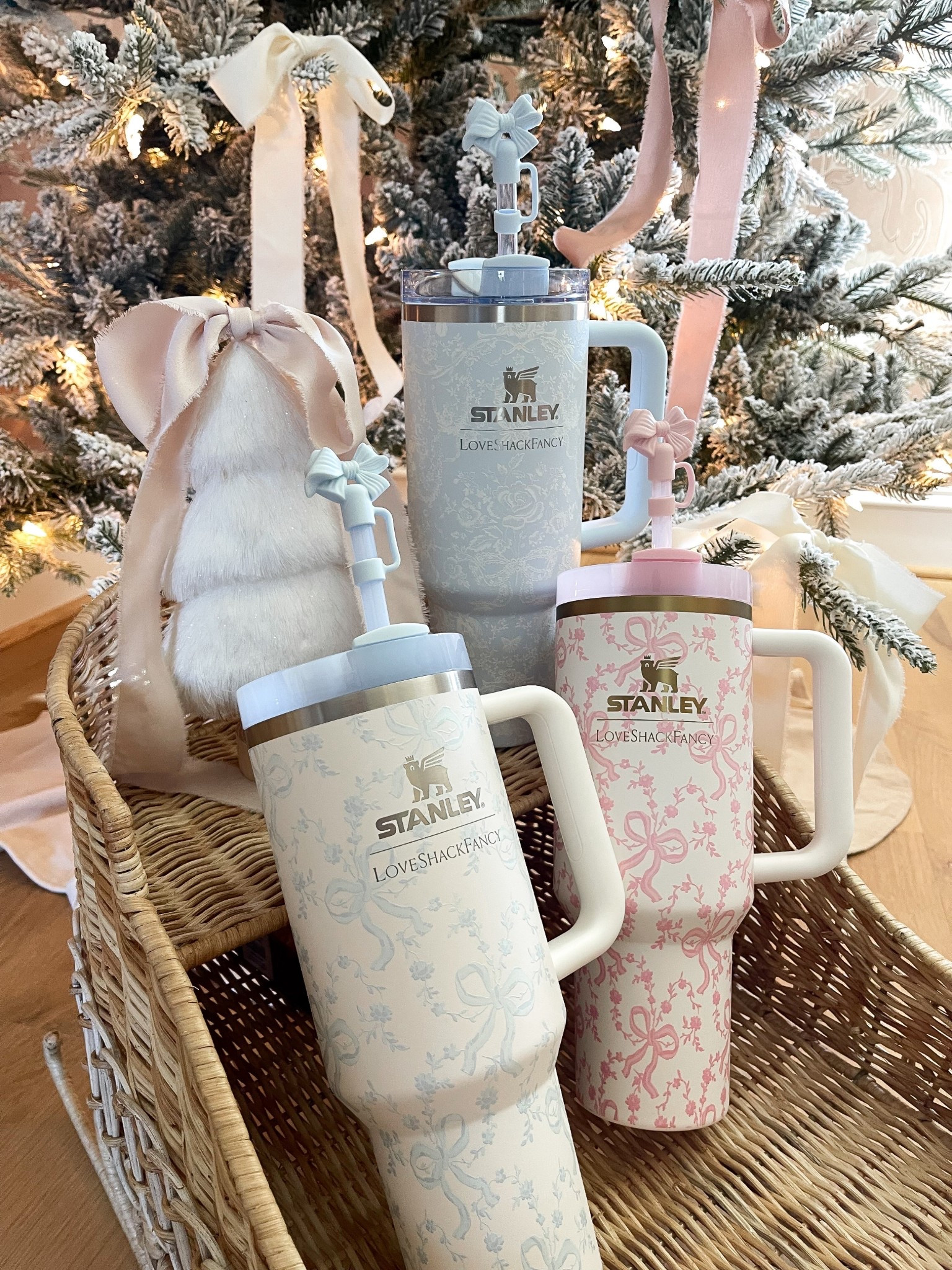 @stanley_brand x LOVESHACKFANCY holiday collection is here!!
#stanleypartner


#LTKmomlife #LTKHoliday #LTKGiftGuide