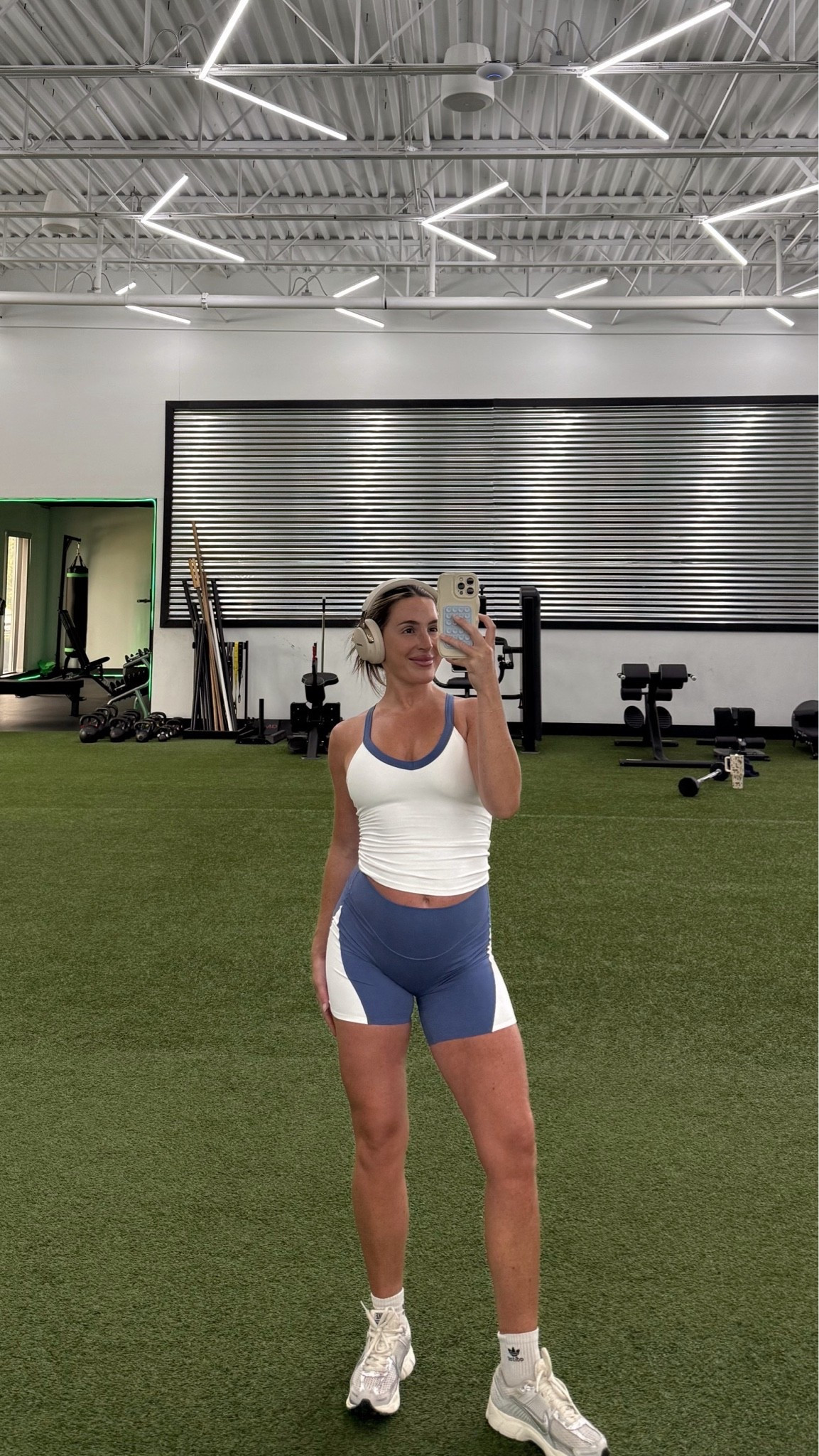 I’m 5’2” in small top + medium bottoms (up one size in each item for pregnancy)