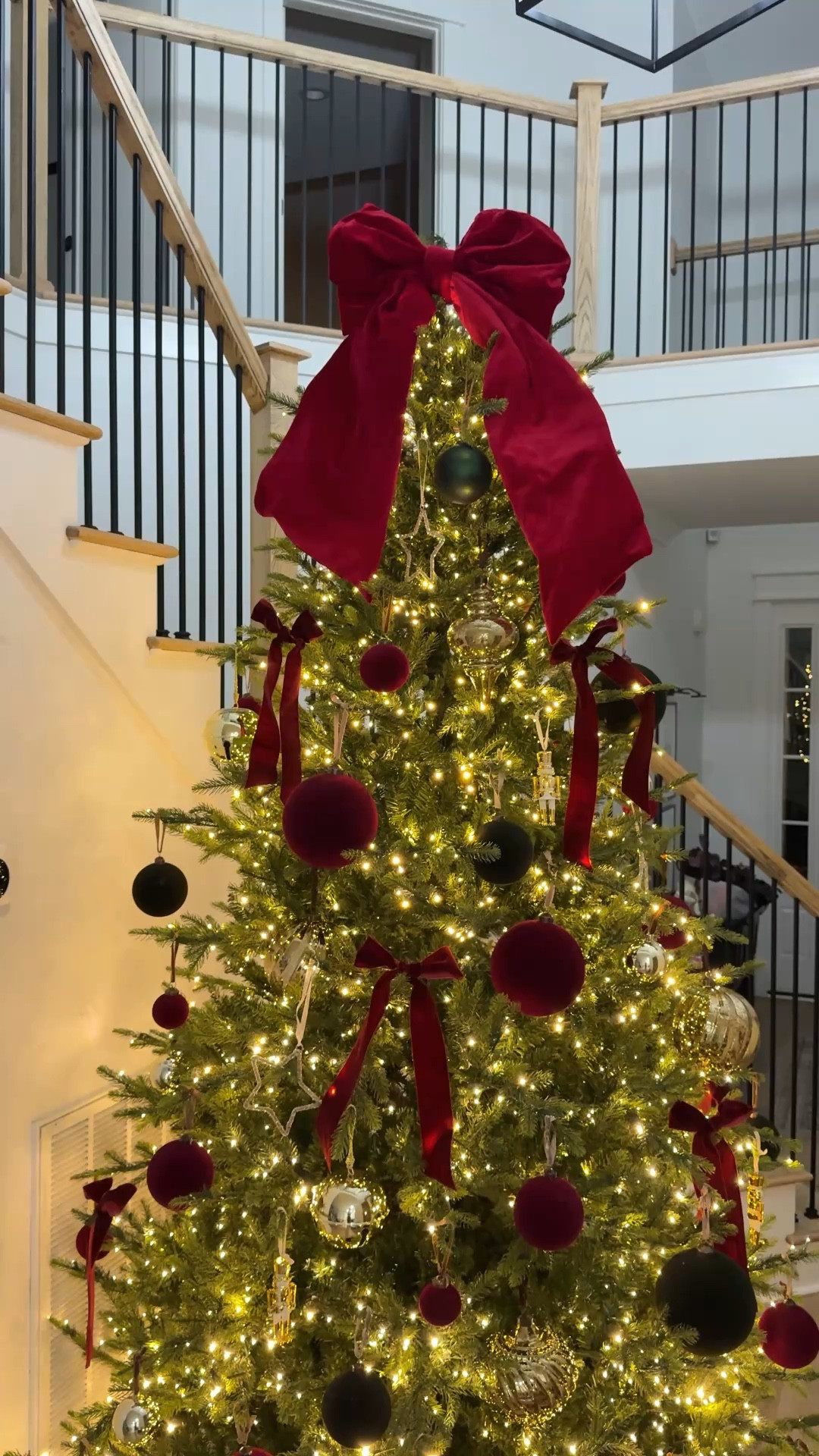 Christmas tree decor this year 🎄✨

#LTKHome #LTKHoliday #LTKSeasonal