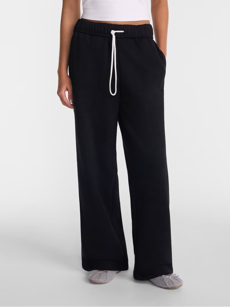 No Boundaries Wide Leg Fleece Pants, 28", 30", 32" Inseams, Women's & Women's Plus XXS-4X | Walmart (US)
