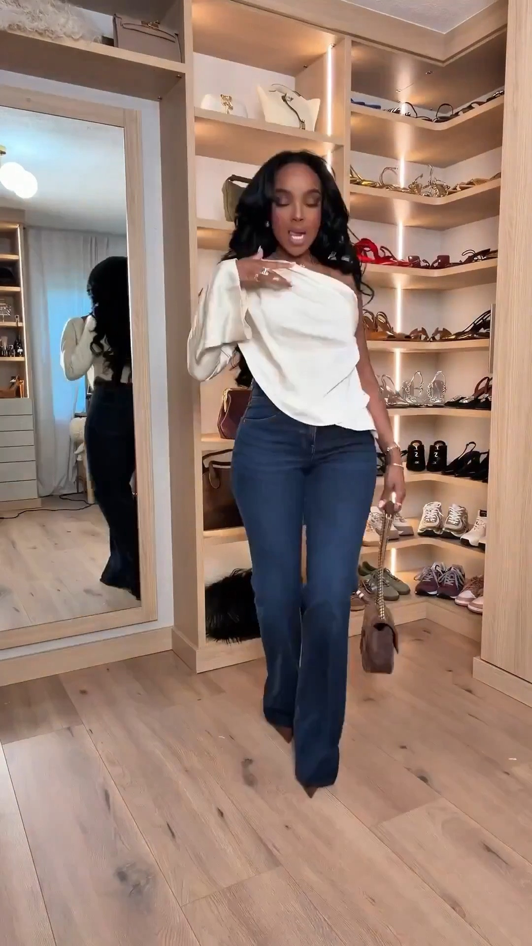 Jeans + a top = forever a vibe 🤍
Easy, flattering pieces you can mix and match on repeat.

Fit notes: I’m 5’4”, 140 lbs wearing 27 long / 2 long small in tops
Flares have stretch, wide legs don’t — sharing so you can size confidently.

Everything from this reel is linked below 👇🏽
Which look are you grabbing first? 👖


#LTKgrwm #LTKootd #LTKPetite