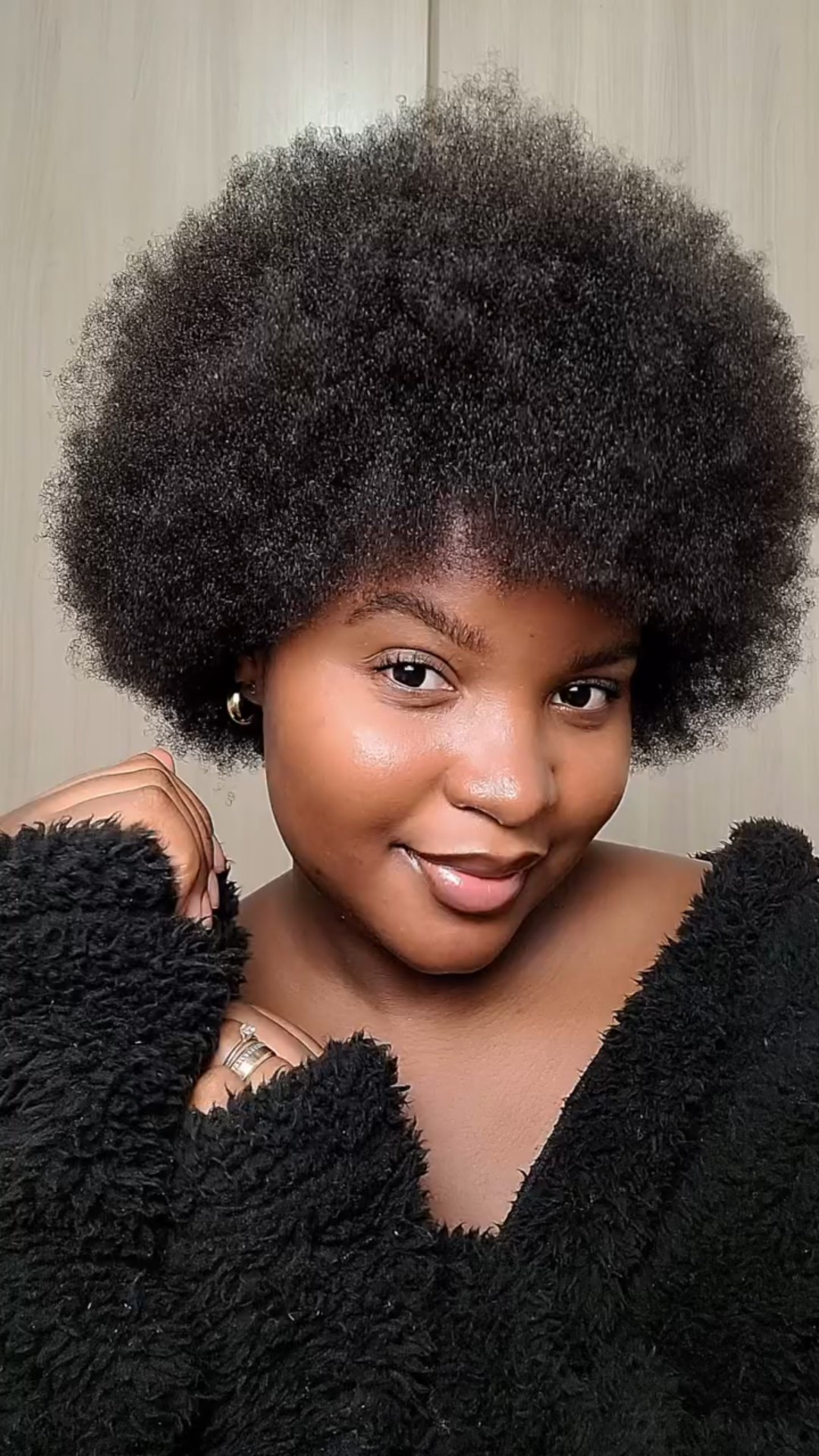 Achei a escova perfeita para nós crespas! E a @tangleteezerbr nem sabe disso 😅

Ganhei ela no evento de lançamento da @matrixbrasil_ e estou apaixonadaaaaa🥰🥰🥰

🚨Não é publicidade 
#crespa #crespasecacheadas #cabelosaudável #amomeucrespo #autoestima #autocuidado #diadosnamorados

#LTKbeleza #LTKbrasil