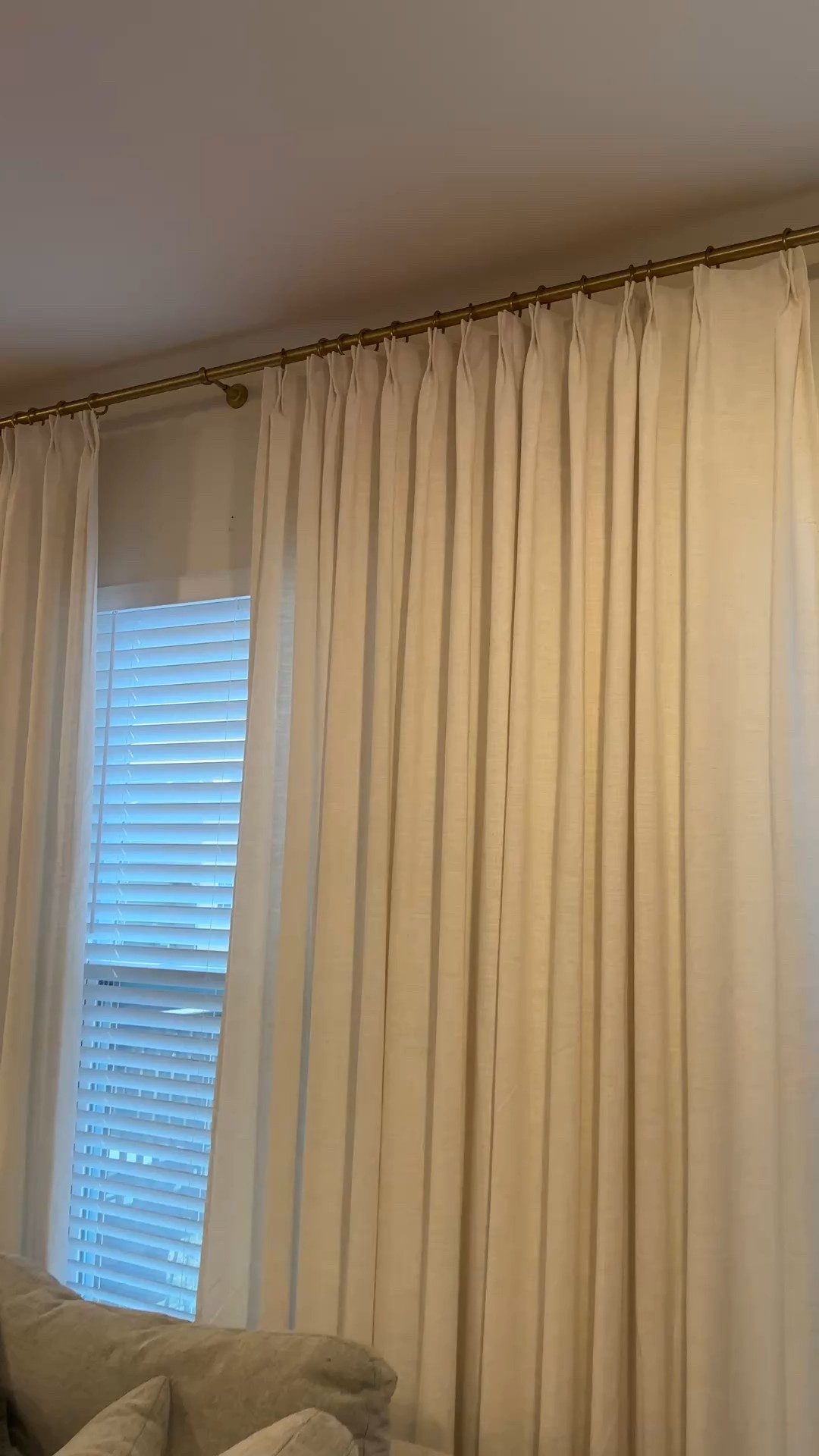 Curtainssssss 

#LTKHoliday #LTKgrwm #LTKmomlife