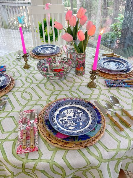 Tablesetting, tobacco leaf plates, blue willow, chinoiserie, bamboo flatware, cloth napkin 

#LTKFindsUnder100 #LTKFindsUnder50 #LTKHome