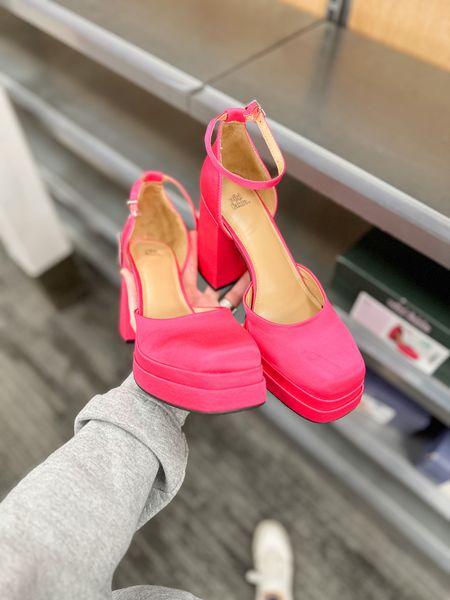 These hot pink shoes are absolutely something I need in my wardrobe!!! 

#Target #TargetIsMyFavorite #Barbie #TargetStyle #Shoes #Heels #FallFashion