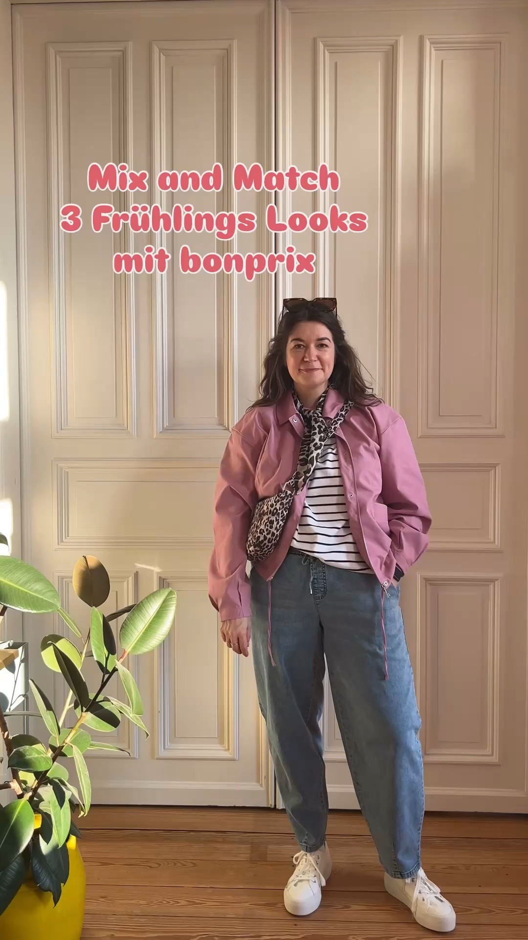 
Anzeige 

Der Frühling steht in den Startlöchern und ich hab richtig Lust auf schöne Outfits! Ich hab mir ein paar Teile bei bonprix ausgesucht, die ich unglaublich gern mag - Barrel Jeans sind gerade mein absolutes Must Have Piece, die blaue Jeans ist super bequem, auch durch den Gummizug am Bund, die rosa Jeans sitzt auch top - ich trage in beiden Hosen Größe 42 (ich bin übrigens 1,68 cm groß, damit ihr die Länge einschätzen könnt). Die T-Shirts trage ich etwas oversized, beide Größe 40/42, passen würde auch eine Nummer kleiner. Die Karo-Bluse ist in Größe 42 genau richtig luftig, die Steppweste in Größe 42 auch (die aufgestickten Blümchen auf dem Streifenmuster sind wirklich traumhaft schön!). Die rosa Jacke trage ich in Größe 40, sie passt perfekt, ist schön leicht und damit der perfekte Begleiter für Frühling und kühle Sommertage. Ich liebe die Mix and Match Optionen, die besten Teile sind doch einfach die, die man vielfältig kombinieren kann. 

#bonprix @shop.ltk
#liketkit #barrel #jeans #dopaminedressing 

#LTKspring #LTKdeutschland