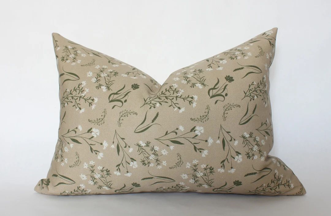 Tan Floral Throw Pillow 14x20, Neutral Lumbar Pillow Cover 12x20, Beige Lumbar Throw Pillow, Crea... | Etsy (NL)
