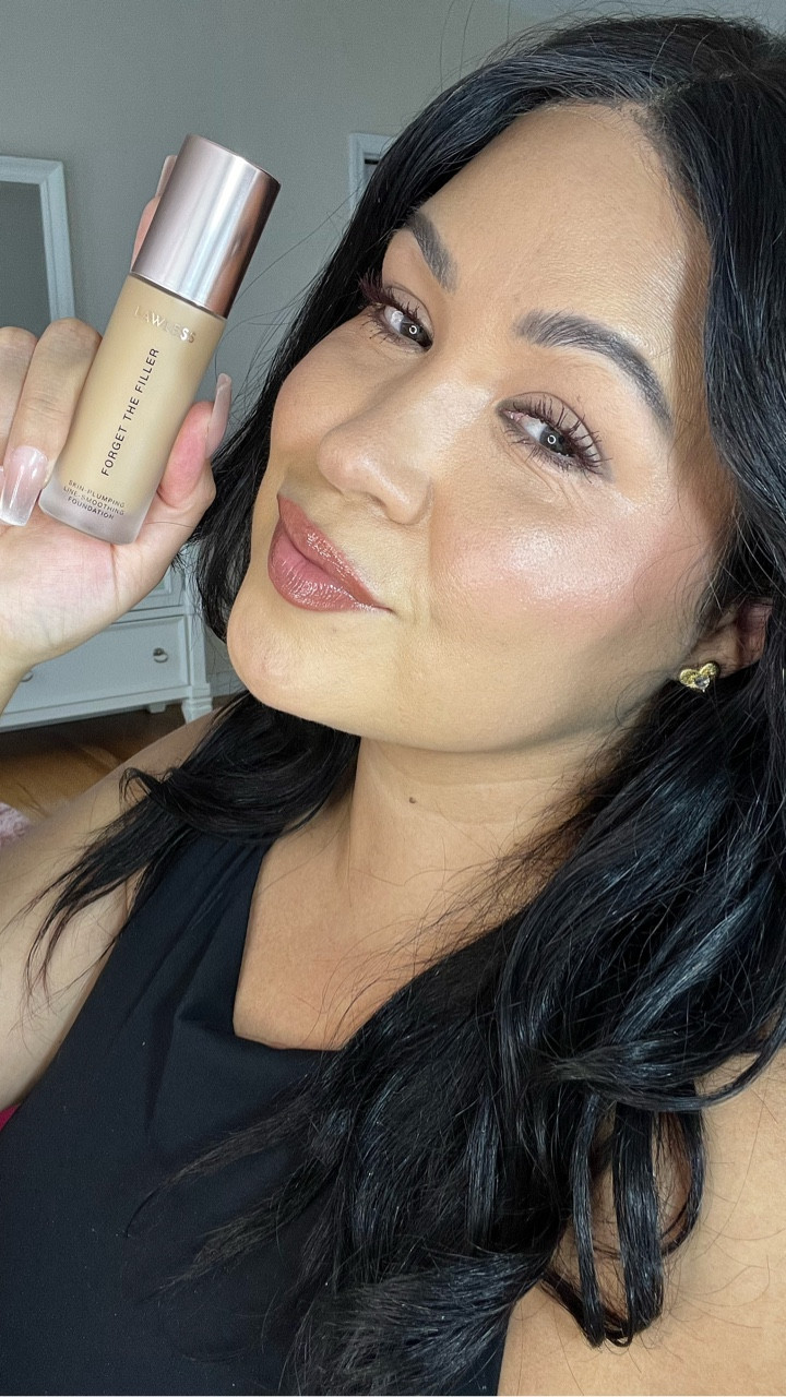 The @lawless Forget The Filler Skin Plumping Foundation is mature skin approved. This formula is full coverage but does sit in lines and wrinkles. Impressive!!! @sephora 

Products can always be found my #ltk

#foundationreview #matureskin #over40makeup #musthavemakeup #nofiltermakeup #realskin

#LTKFindsUnder50 #LTKOver40 #LTKBeauty