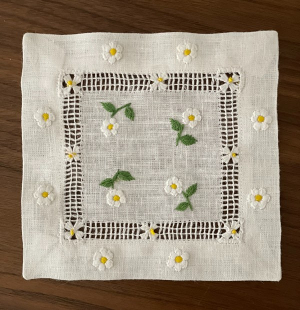 White Daisies Cocktail Napkin | Hibiscus Linens