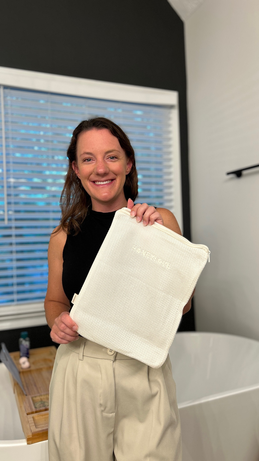 @honeylove has done it again!! 🙌🏼 

You guys know how much I love their shape wear & now they’ve developed the comfiest bra! 

You can get yours for 20% off with code TRAVELINGTEACHERMAMA or by heading to the link in my bio #ad 