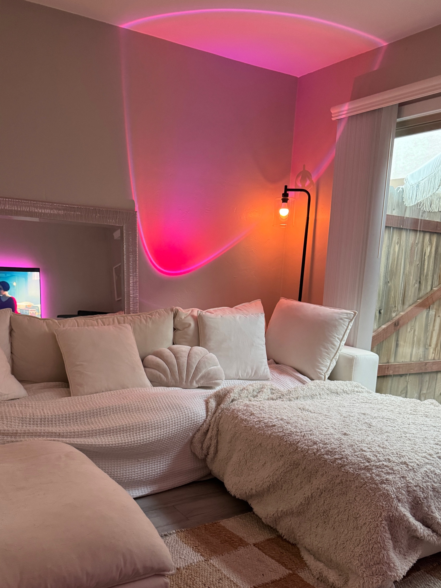 cozy apartment ambience with sunset lamp💡☁️

#LTKHome #LTKParties #LTKFindsUnder50