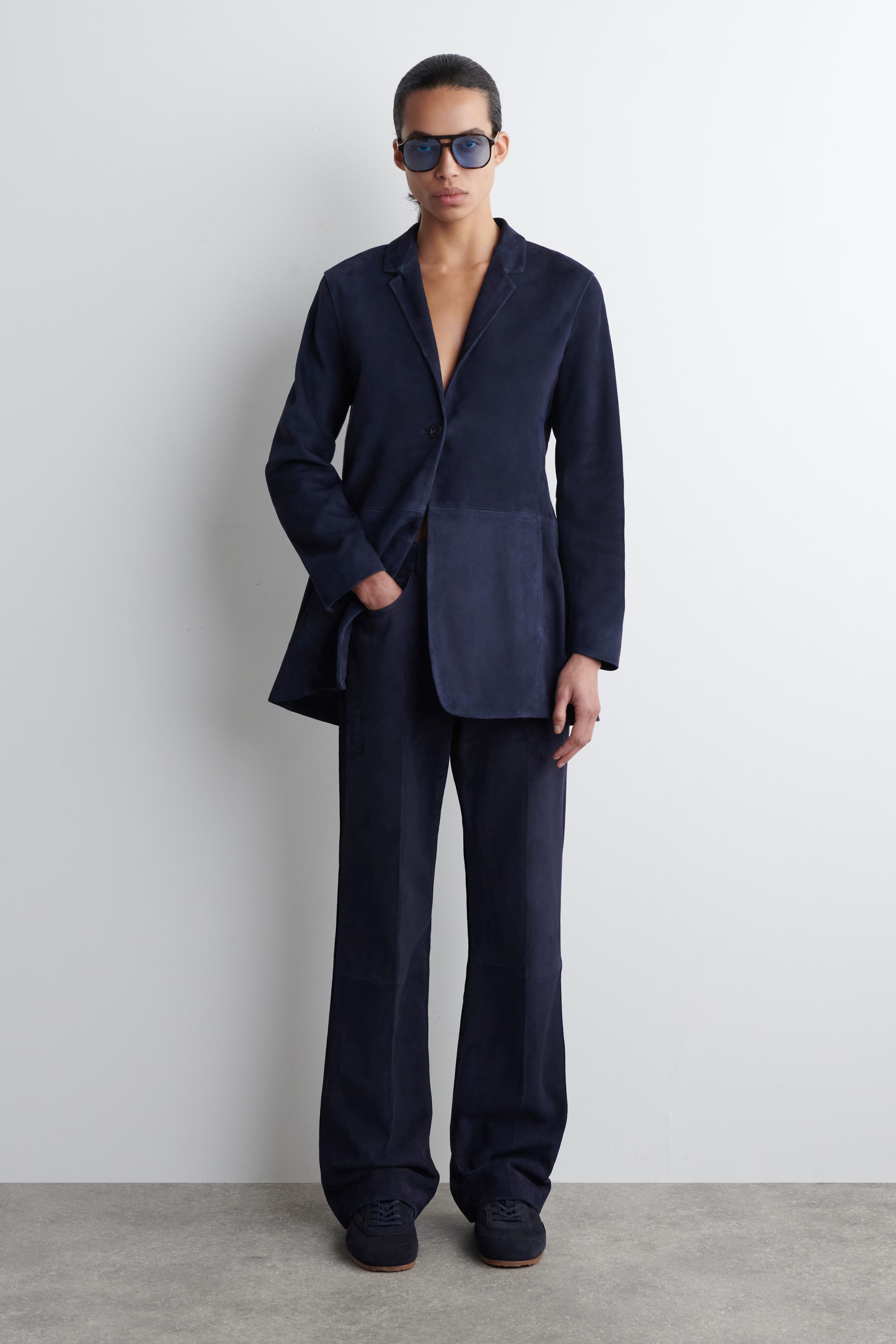 MINIMAL LEATHER SNEAKERS - NAVY | COS US | COS (US)