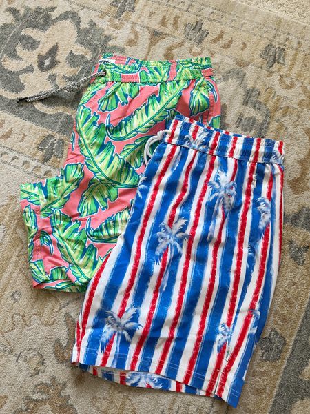 Cutest men’s amazon swim trunks! Affordable and come in lots of cute prints.  Got my boyfriend his true size in these.

Amazon finds. Men’s swim trunks. LTK under 50. 