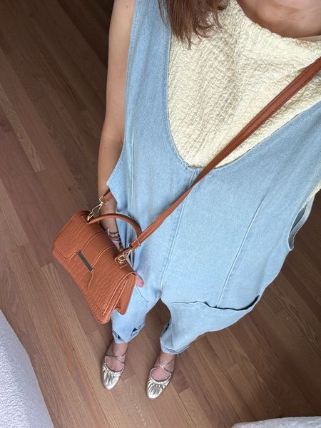 Casual outfit // spring outfit 

Denim overalls : wearing s
Yellow top : wearing s
Brown crossbody bag // crossbody purse 
Gold flats 



#LTKStyleTip #LTKFindsUnder100 #LTKSeasonal