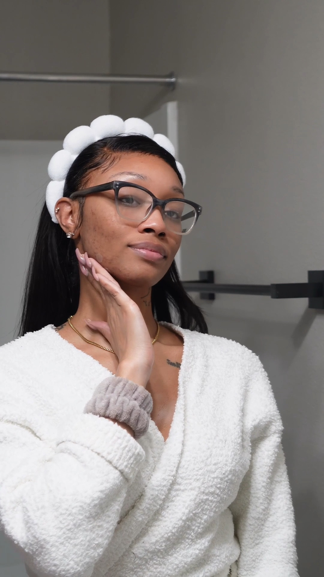 #NeutrogenaPartner The overnight results are amazingggg! I went to sleep with pimples and bumps and woke up to a smooth face. Thanks to Neutrogena’s Acne patches, I was able to get some overnight relief. 
Neutrogena did their big one with the new Adapalene gel! 
#Ad, #Target
@shop.ltk , #liketkit , https://liketk.it/4CtHy

#LTKbeauty #LTKfindsunder50 #LTKxTarget