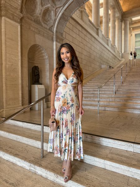 Such a gorgeous spring event dress - love the pleats and floral print! True to size, wearing xs petite 

#LTKwedding