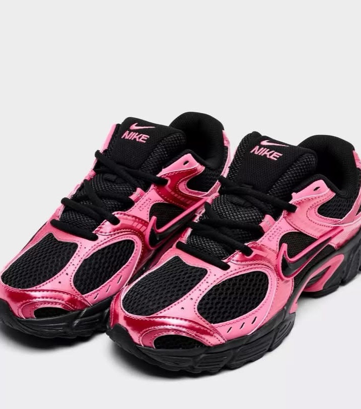 Nike V5 RnR dropped a pink & black colorway  🩷🖤I love the price point Check comments for link 🔗