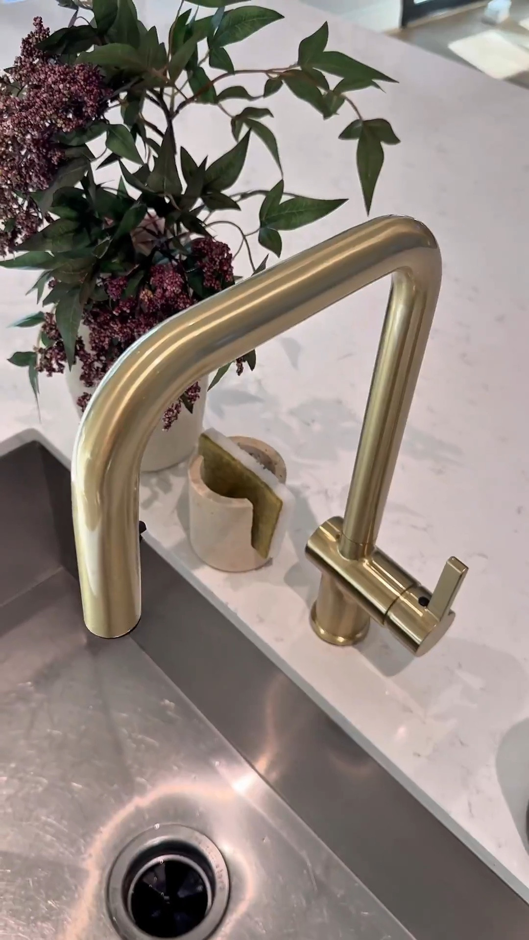 This kitchen faucet truly impressed me! ✨ The chrome finish gives such a clean, modern touch, and the pull-down sprayer works flawlessly — a perfect blend of style and quality for any kitchen. 💧 Everything’s linked for easy shopping! #KitchenEssentials #AmazonFinds #LTKHome #HomeUpgrade #ModernKitchen

#LTKHome #LTKStyleTip #LTKSaleAlert