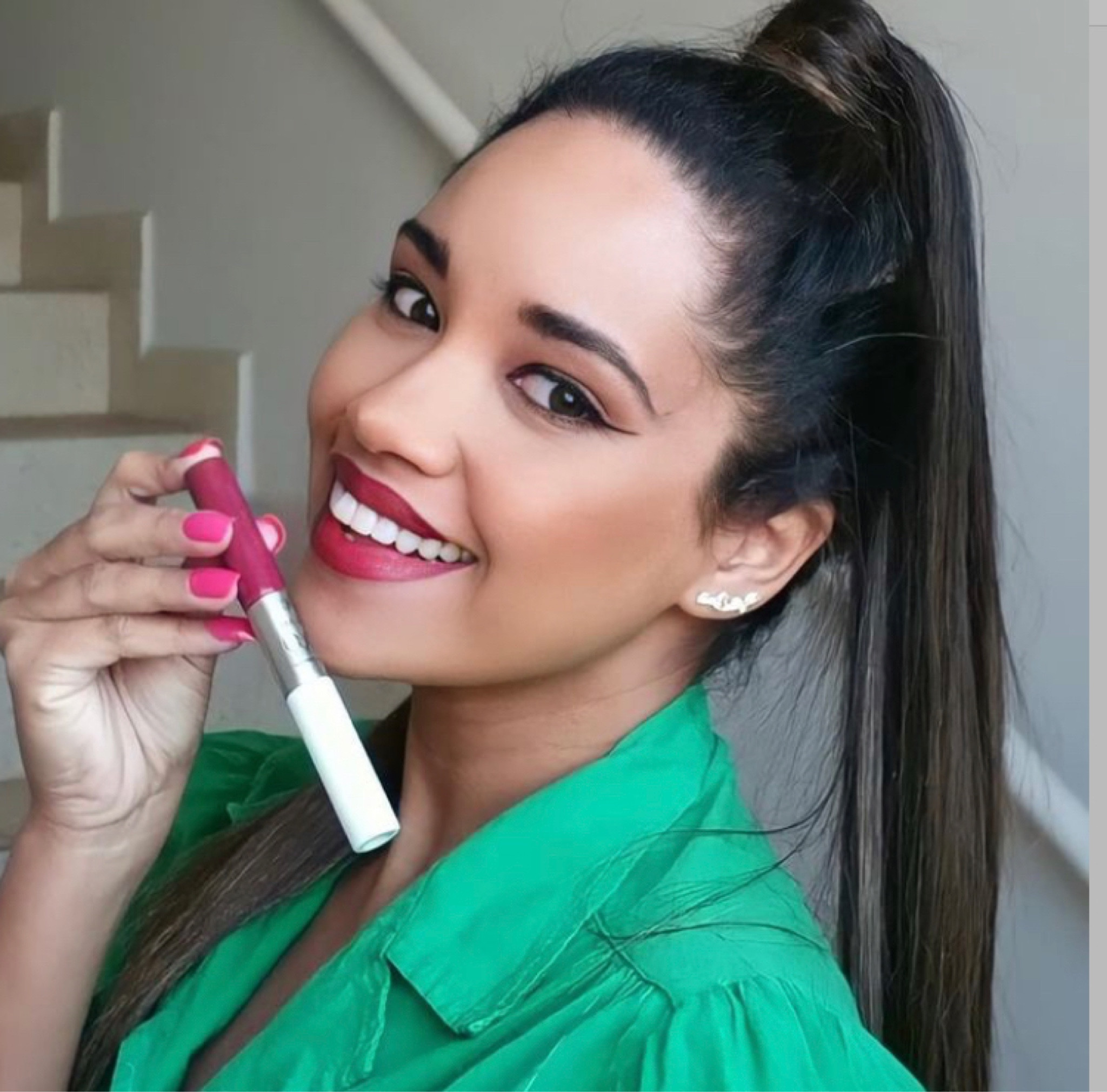 EUDORA!💞
Batom Duo Clinical Efeito Micropigmentação.

Eu testei e achei incrível porque ele é 2em1 tem a parte do balm que tem a ação de 8x mais 

Ácido Hialurônico que preenche os lábios,redefine o contorno dos lábios, proporciona 48 horas de hidratação e esse frio que está fazendo os lábios ficam profundamente hidratados e os  resultados foram comprovados em até 40 dias usando 1x ao dia.

E para quem ama um batom que não sai da boca por nadaaaa, a parte Matte tem uma cor intensa e não borra.

 * Não Testado em Animais!
💗


#LTKbeauty #LTKbrasil