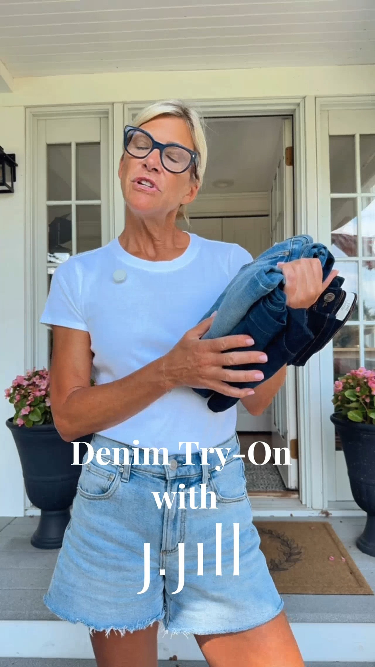 Jeans are hard, but J.Jill makes them easy. Every pair fits perfectly, and is so comfortable, I’d recommend them for travel. Wearing size 25 and they run true to size. Tops are also tts and I’m wearing an XS. Which is your favorite? @jjillstyle #jjillstylepartner #ad 

 