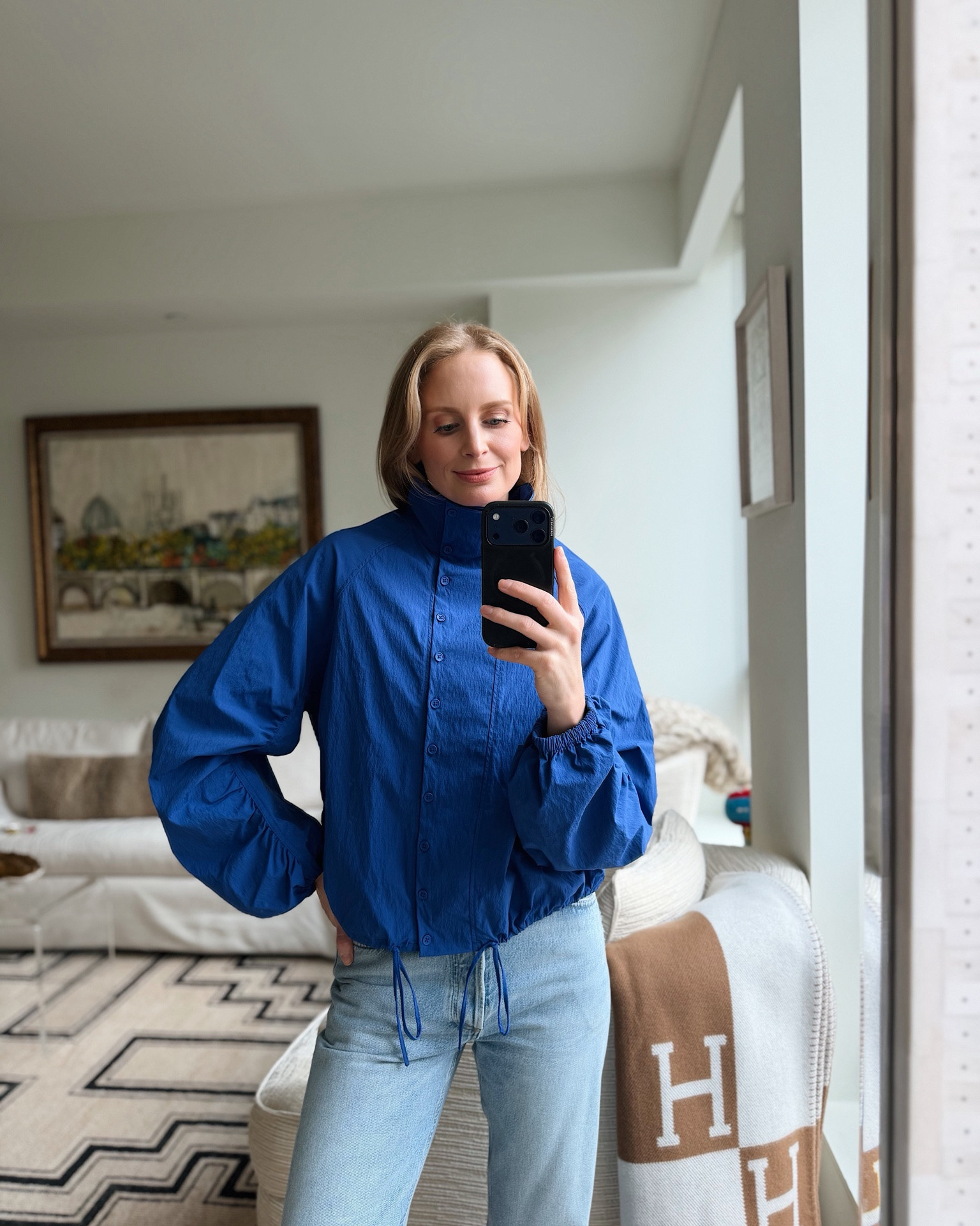 Despite not having pockets and the fact that a button front windbreaker is impractical, I can’t help being obsessed with this jacket. 💙 I’m in the XS!