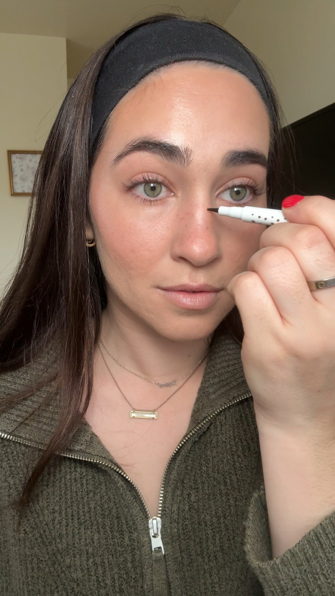 I’m using Akary in the shade 3 chestnut! 