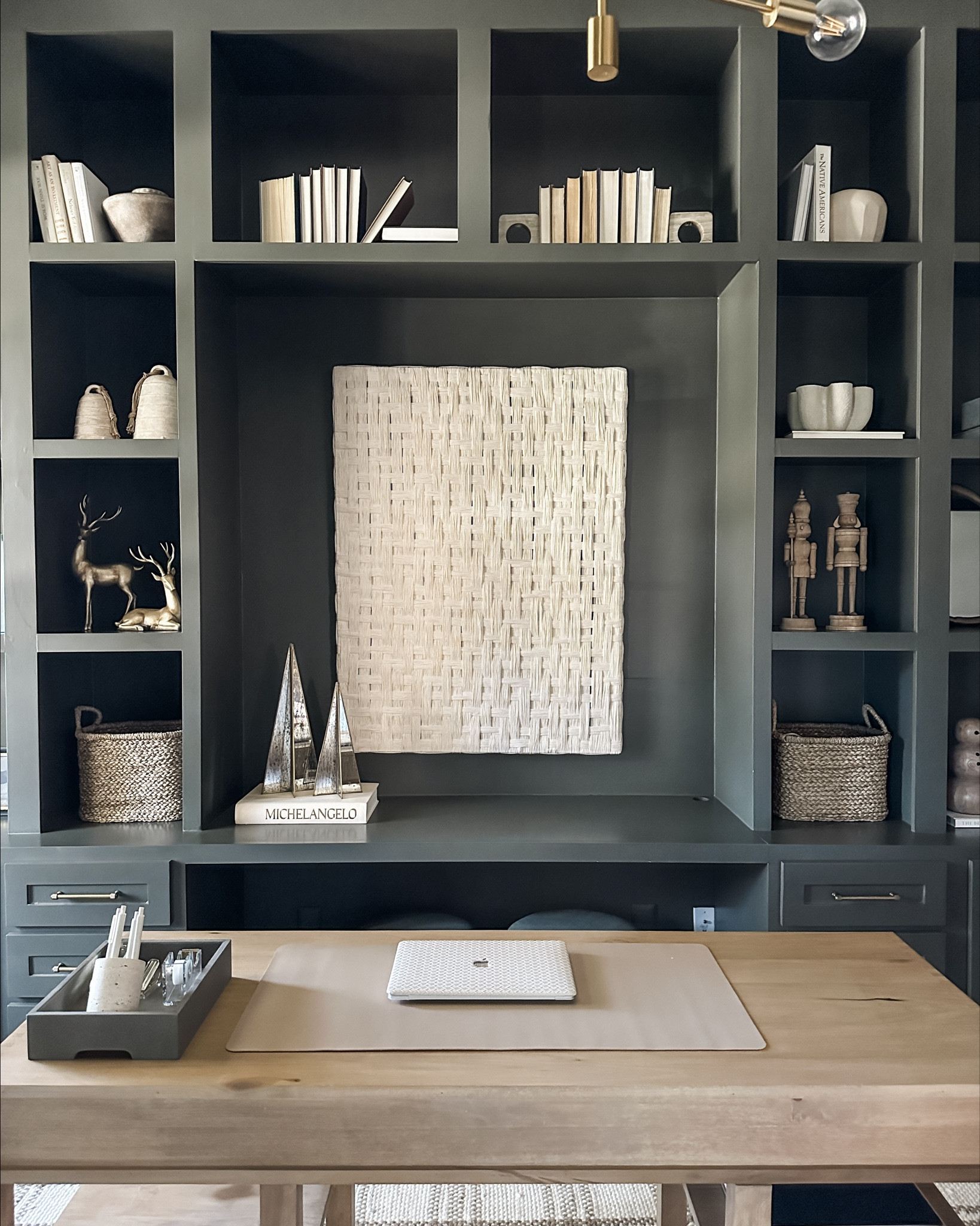 Neutral Holiday Office

Holiday office  home office  holiday home  holiday decor  neutral home  neutral office  Christmas office  office decor  neutral decor  office inspo 

#LTKSeasonal #LTKHoliday #LTKHome