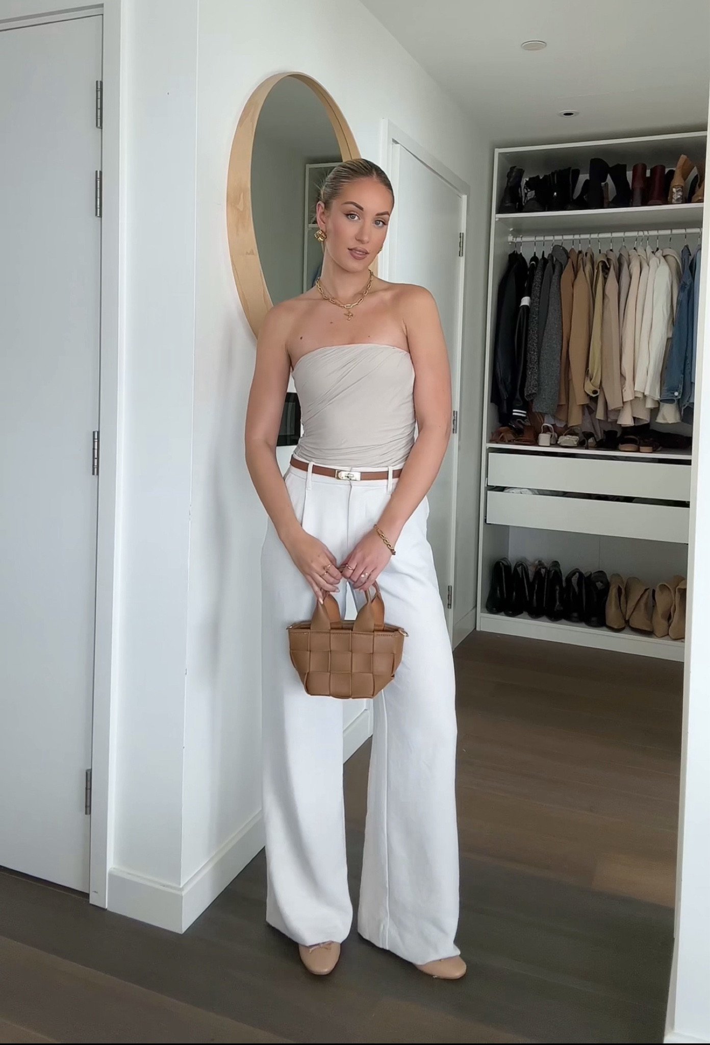 Sizes:
XXS in top 
W26 long in trousers 

Neutral outfit 
White wide leg trousers 
Amazon Hermes Kelly belt dupe 

#LTKsummer #LTKstyletip #LTKeurope