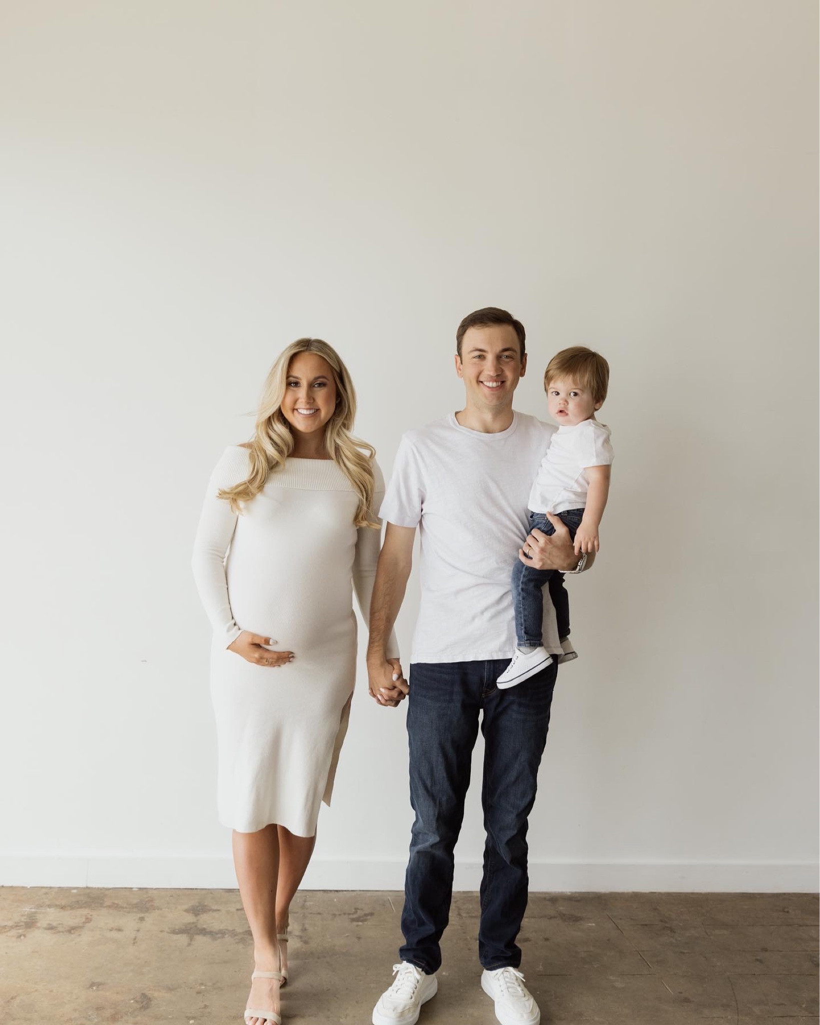 Family photoshoot! 35 weeks pregnant 🫶🏼

#LTKbaby #LTKbump #LTKfamily