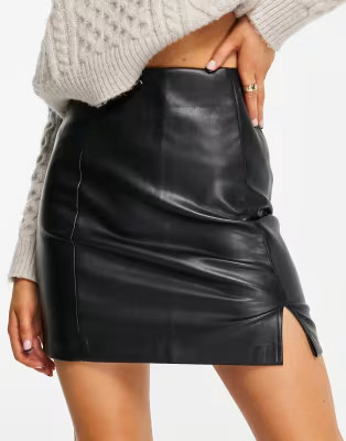 New Look – Minirock aus Lederimitat in Schwarz mit Schlitz | ASOS | ASOS (Global)