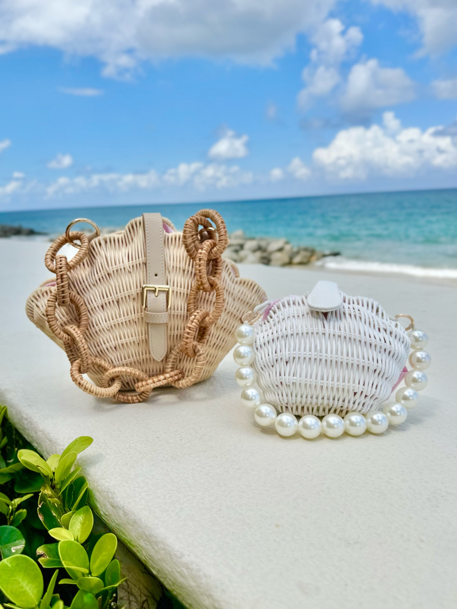 Next level mommy and me matching! Clamshell purses 😍😍 from Vineyard Vines 

#LTKItBag #LTKFamily #LTKKids