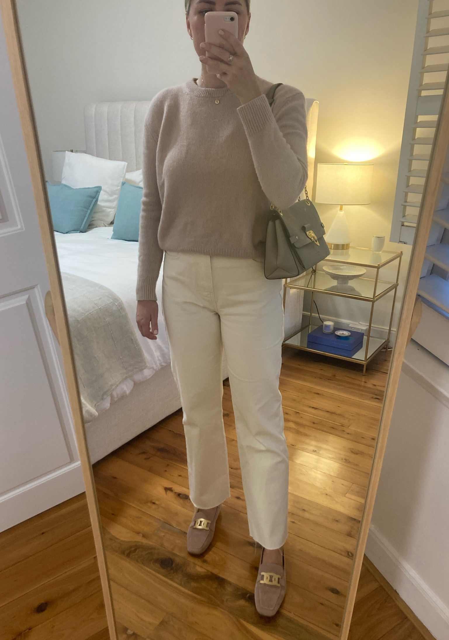 Finally jumper season!

Jumper - Joseph
Jeans - Zara
Shoes - Edward Meller
Bag - Louis Vuitton

#LTKaustralia #LTKSeasonal #LTKstyletip