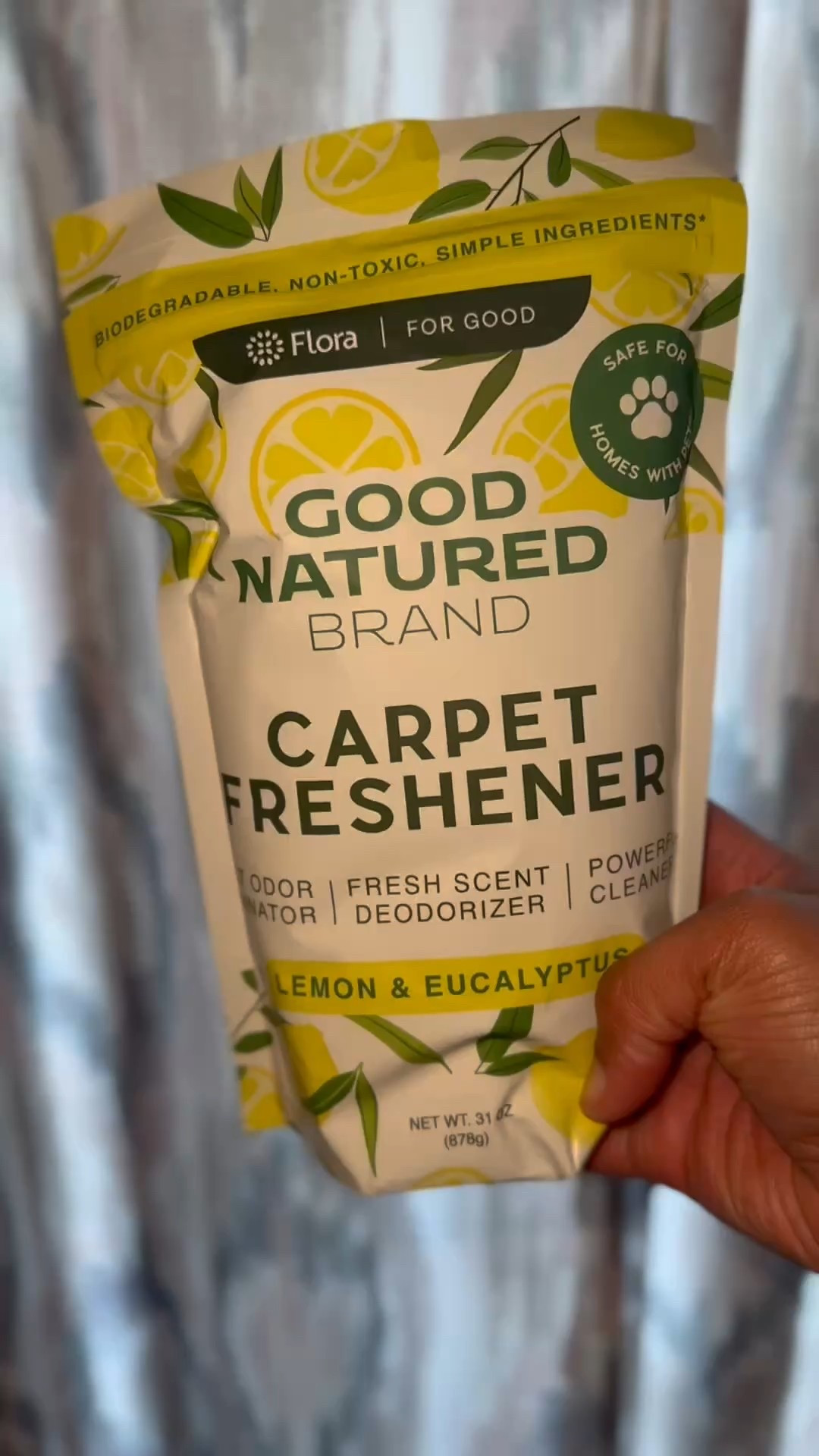 Good Natured lemon and eucalyptus carpet freshener  🍋🌱 
• Lemon eucalyptus scent is perfect for a clean home 
• Easy to use, non-toxic, and effective 
• Perfect for carpets, rugs, and upholstery 
Sprinkle, wait, vacuum, and enjoy the freshness! 
