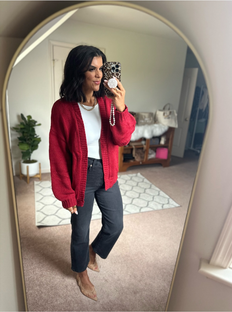 Cardigan on promo until 11/10

40% off with code 40HPCEFQ
Only $22!

I’m wearing a small in the tee and the sweater

#LTKFindsUnder100 #LTKSeasonal #LTKSaleAlert