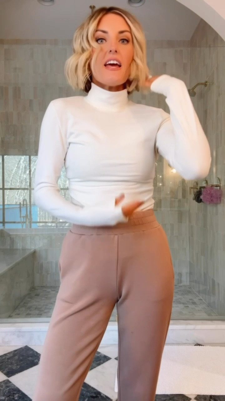 Varley has the best comfy and elevated pieces, and paired with this affordable option from Amazon is so good! Wearing small

Loverly grey, Varley, lounge wear women, athleisure, everyday casual outfit