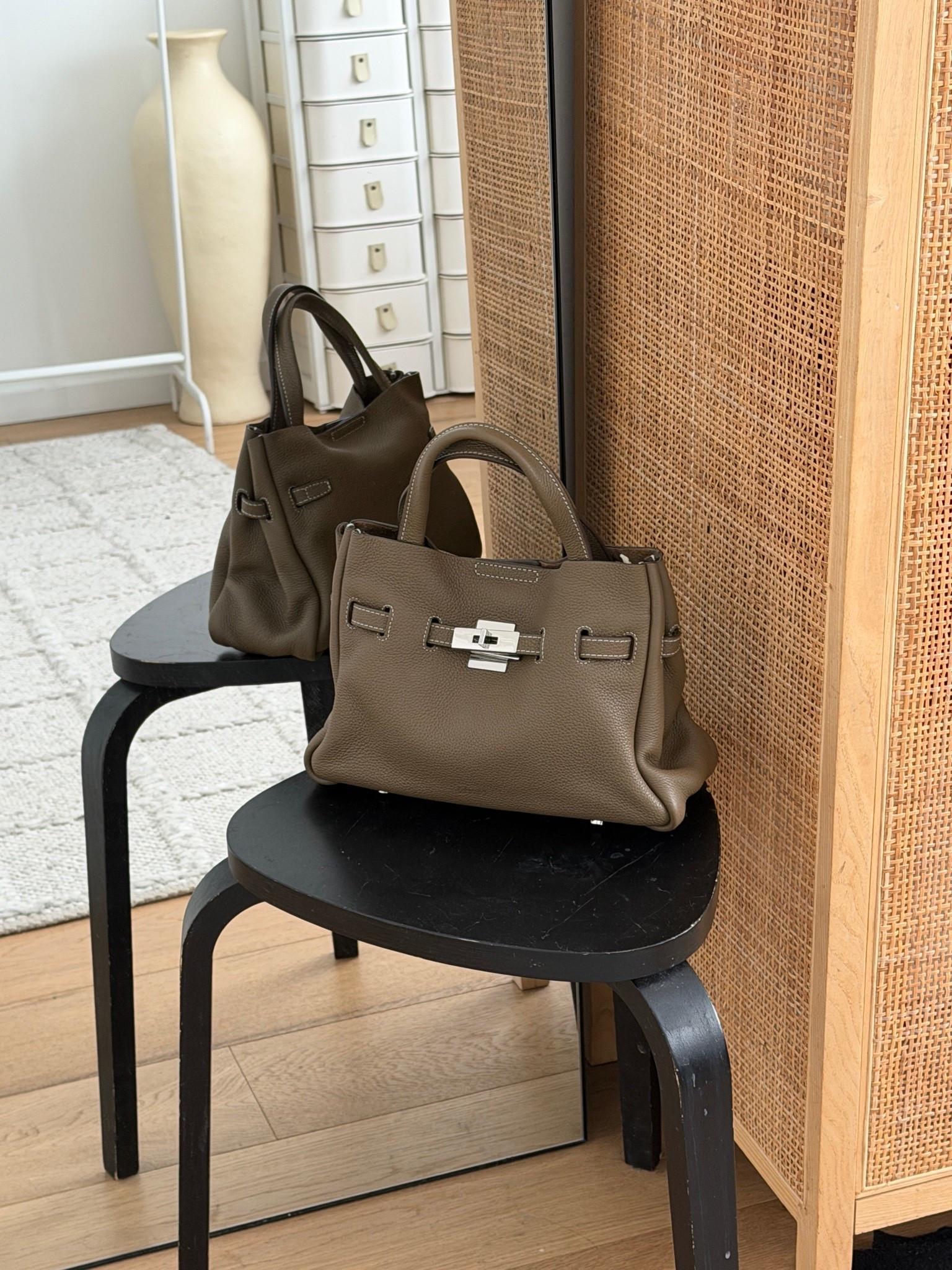 New bag cutie!! Love this colour - elephant grey