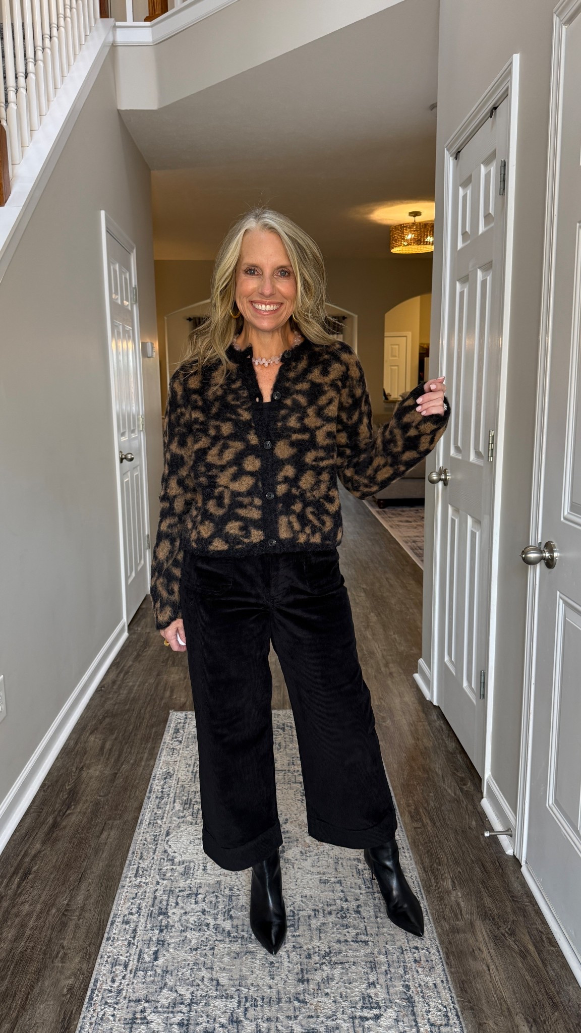 LOVE LOVE LOVE this entire look. Perfect date night, girls night out…or could be workwear.

#LTKCyberWeek #LTKOver40