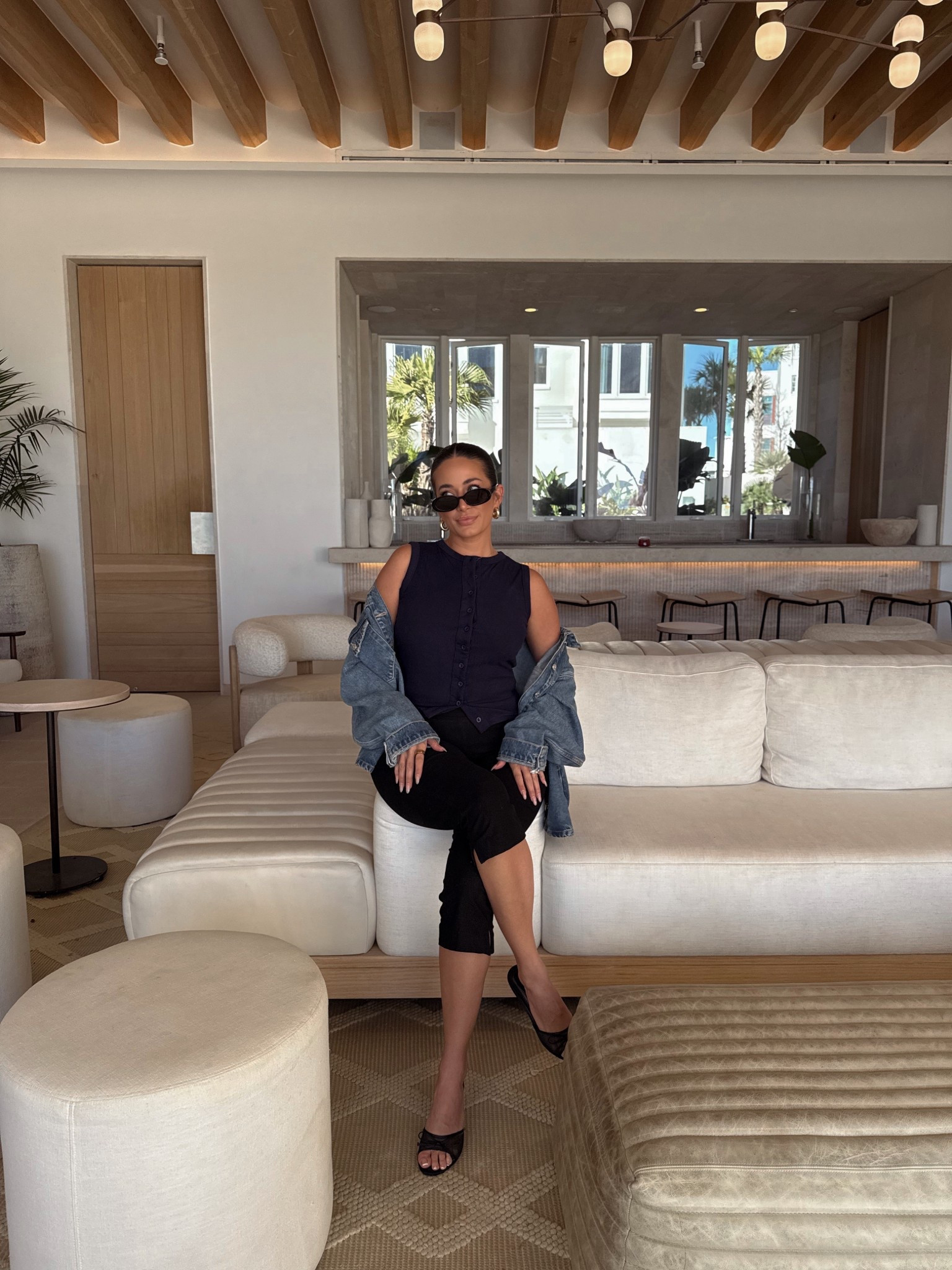 Top: Size S
Capri: Size 6
Heel: Size 7.5