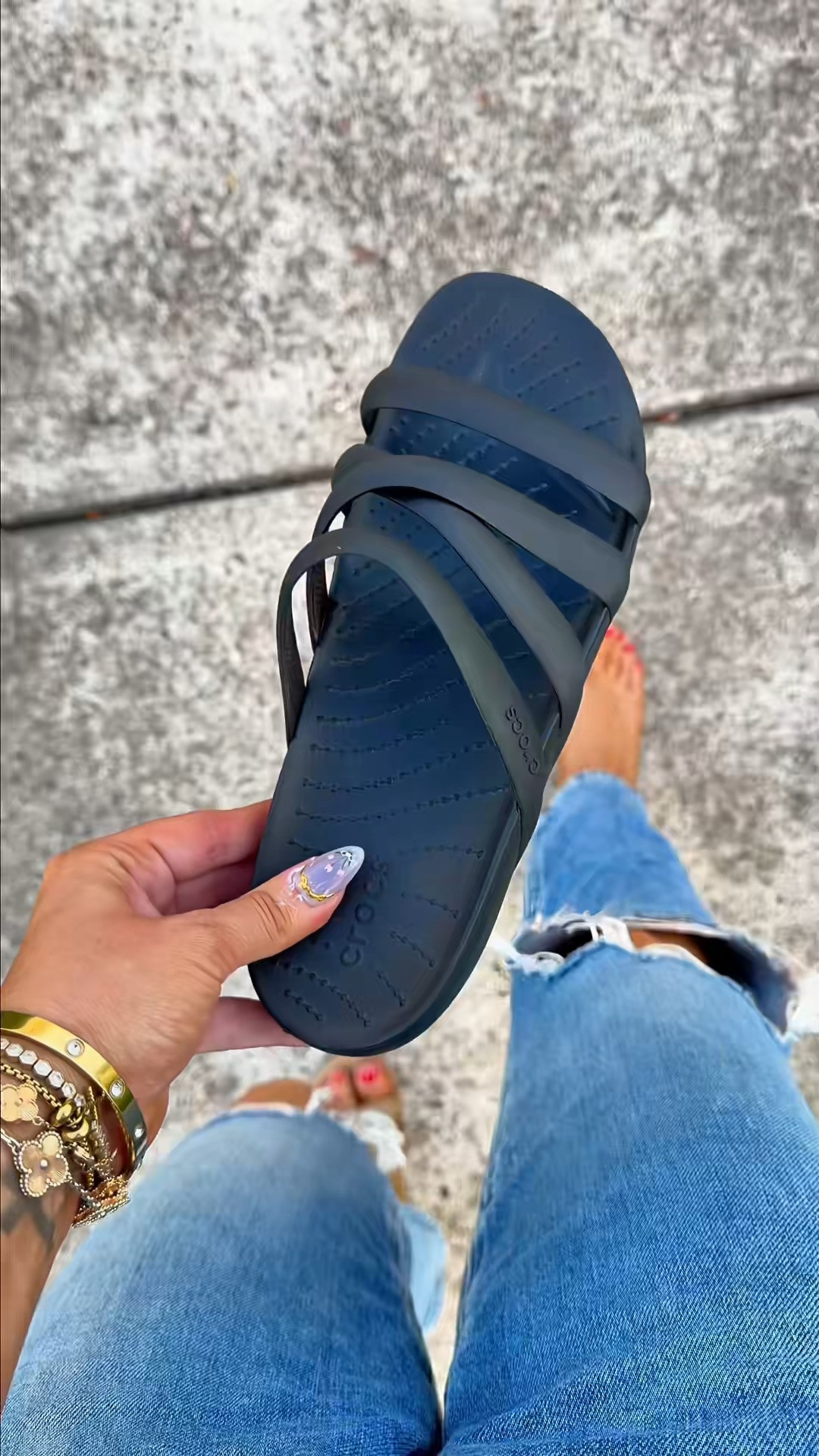 Crocs splash Strappy sandals are easily one of my top 3 sandal picks 🖤 #crocs #crocssandals #crocssplashstrappysandal #crocstrappy #ad 

 #LTKootd #LTKSwim #LTKTravel