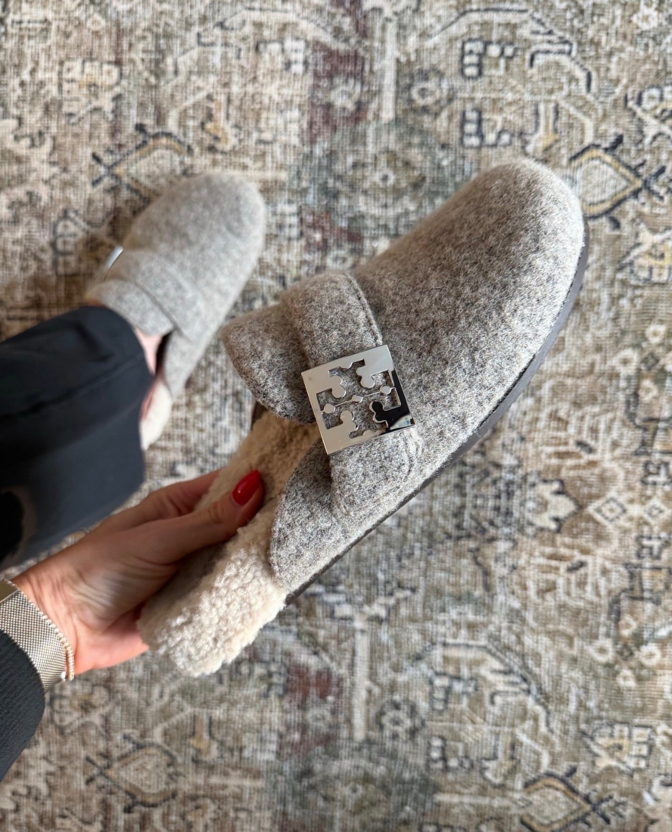 These cozy mules are 40% off right now. Great gift idea! 

Gift idea for her, Tory Burch sale, cozy gift ideas, cozy finds, Tory Burch mules, annabrstyle 

#LTKHoliday #LTKSaleAlert #LTKGiftGuide